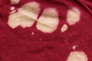 The staining properties of benzoyl peroxide are a known point of dissatisfaction in acne patients. The staining properties of benzoyl peroxide are a known point of dissatisfaction in acne patients.