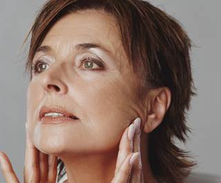An intraoral mandibular contour surgery (MCS) training system is effective for improving clinical surgery time and accuracy. An intraoral mandibular contour surgery (MCS) training system is effective for improving clinical surgery time and accuracy.